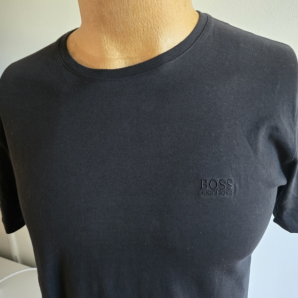 BOSS Men's Black T-Shirt - Picture 2 of 9